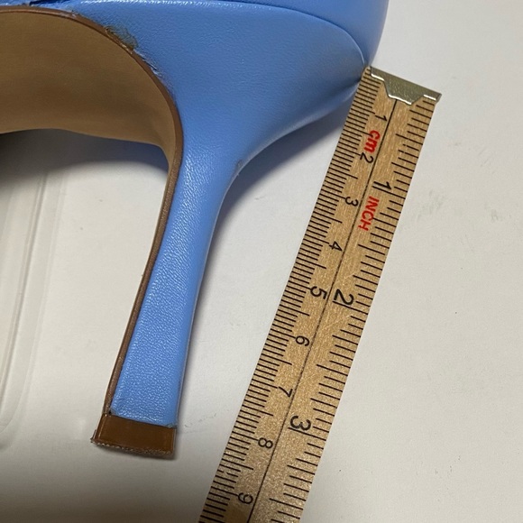 VINCE CAMUTO SANDALS - Picture 9 of 11